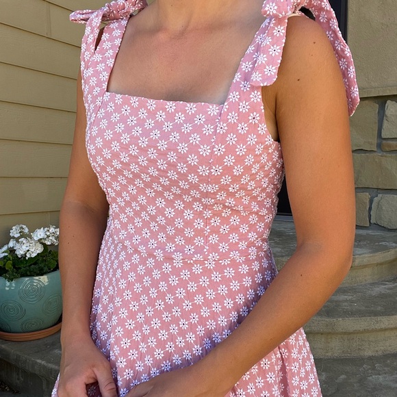 Vintage style pink embroidered flare sundress - Picture 3 of 11